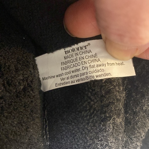 NWT Isotoner Men’s Indoor/Outdoor Memory Foam Slippers - Picture 12 of 15